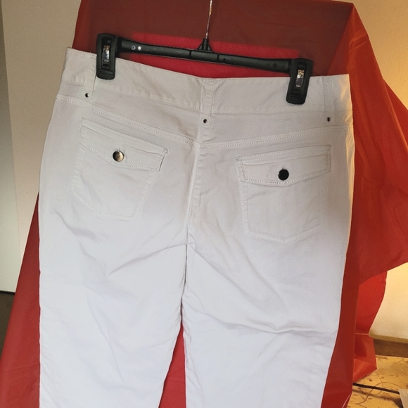 Larry Levine White Capri (308) NWOT - Picture 8 of 8